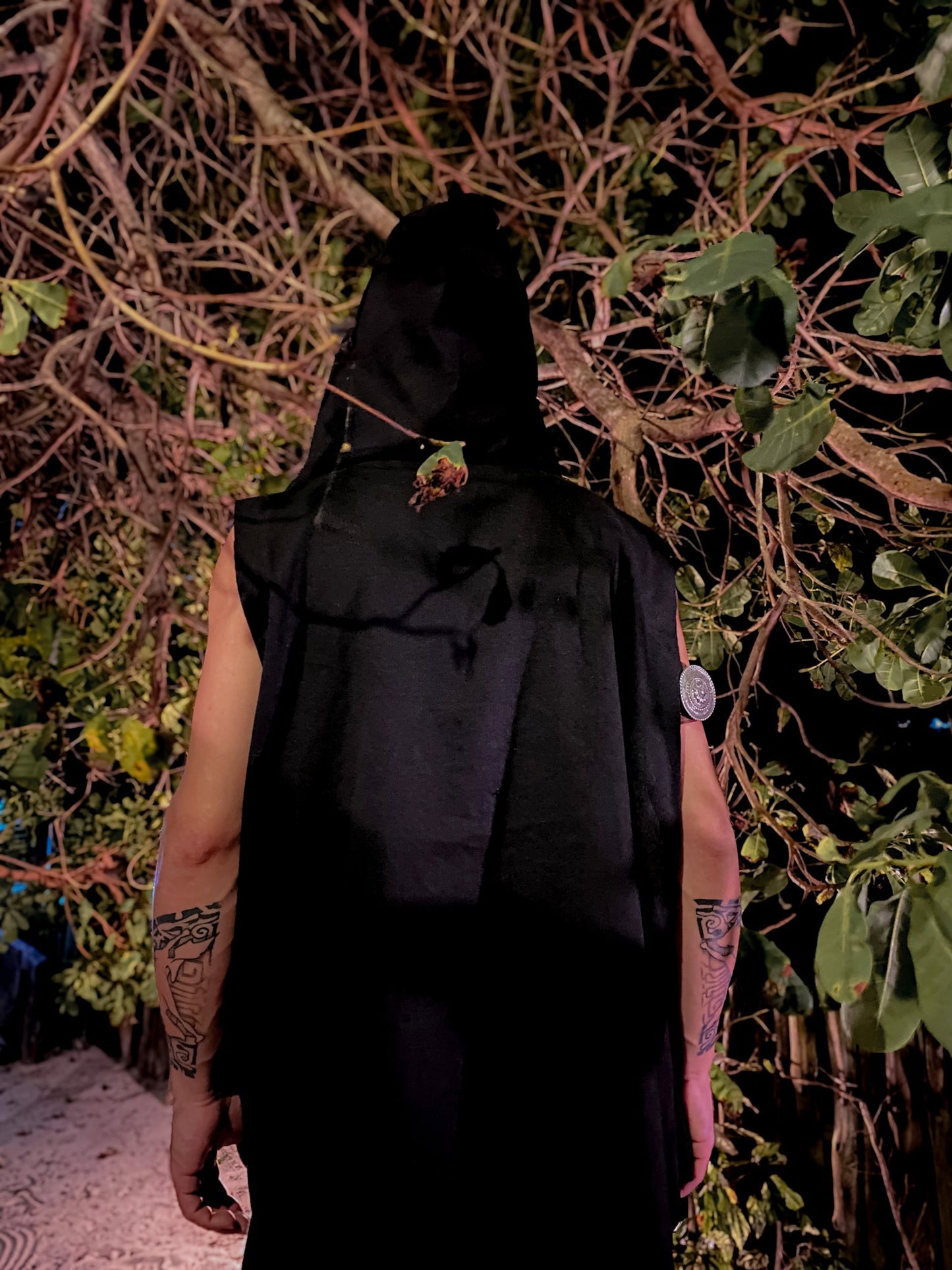 Colete Witcher - Linho Preto c. Fita Púrpura