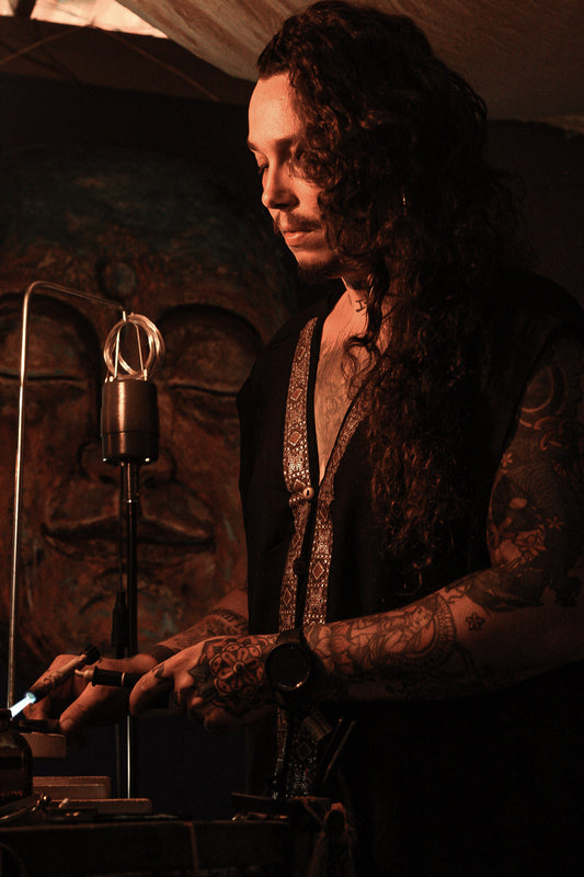 Bata Pachamama - Preta com Fita Dourada