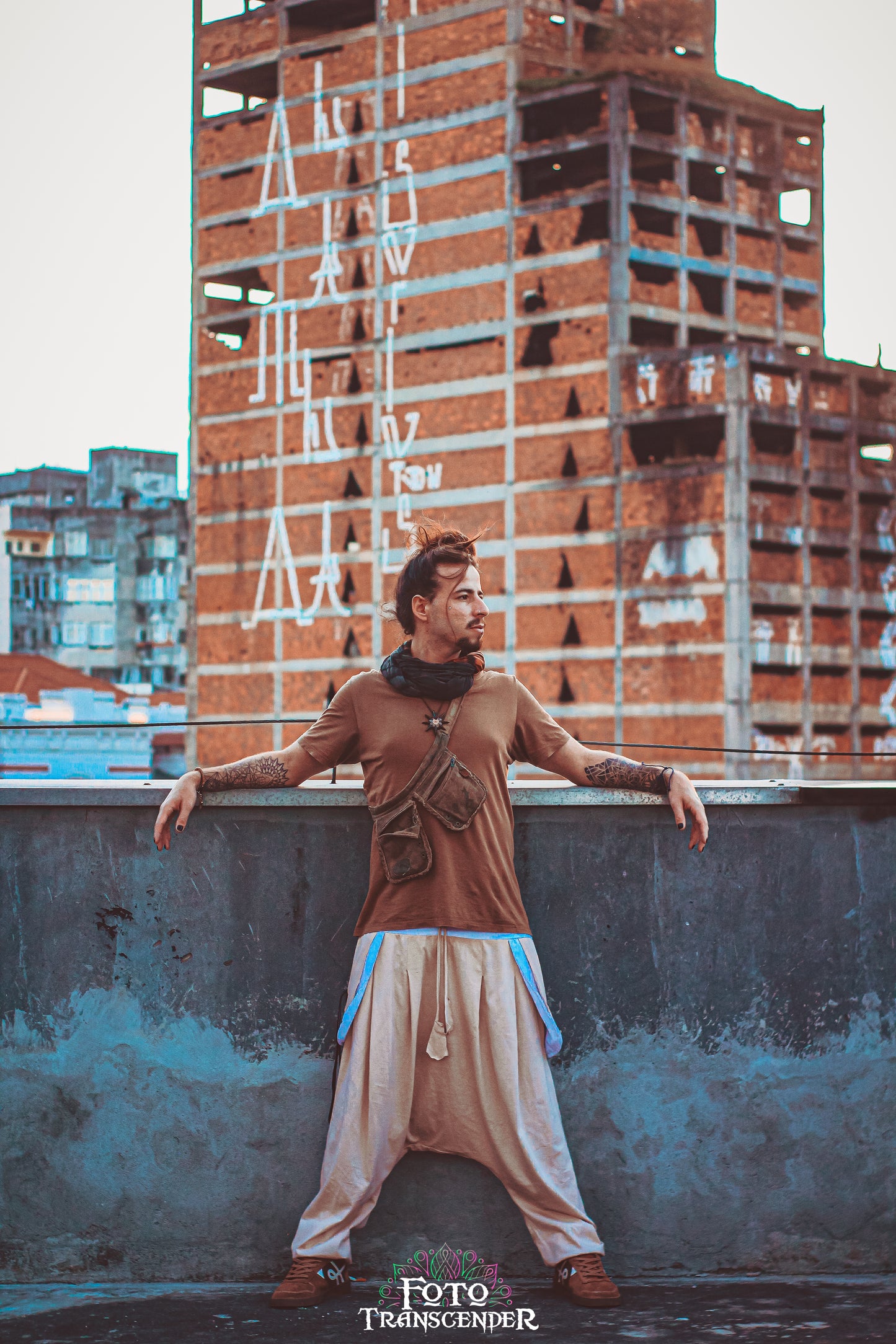 Om Trousers in Ecological Mesh - Beige with Earth