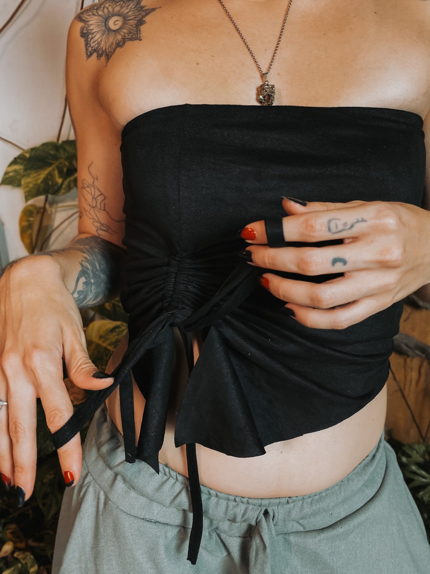 Blusa Gaia - Camurça Preta