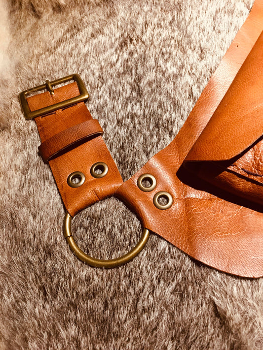 Cartucheira de Couro - Bolso Duplo e Pedra