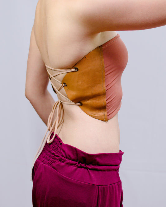 Top Costa Nua em Couro - Goiaba