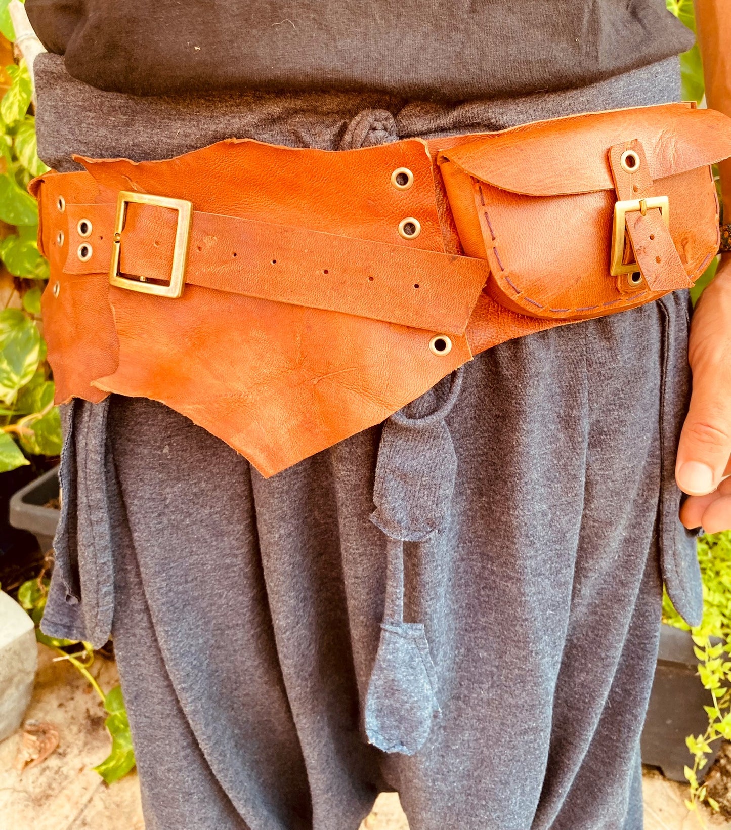 Cartucheira de Couro Natural com Pedra - Bolso Triplo