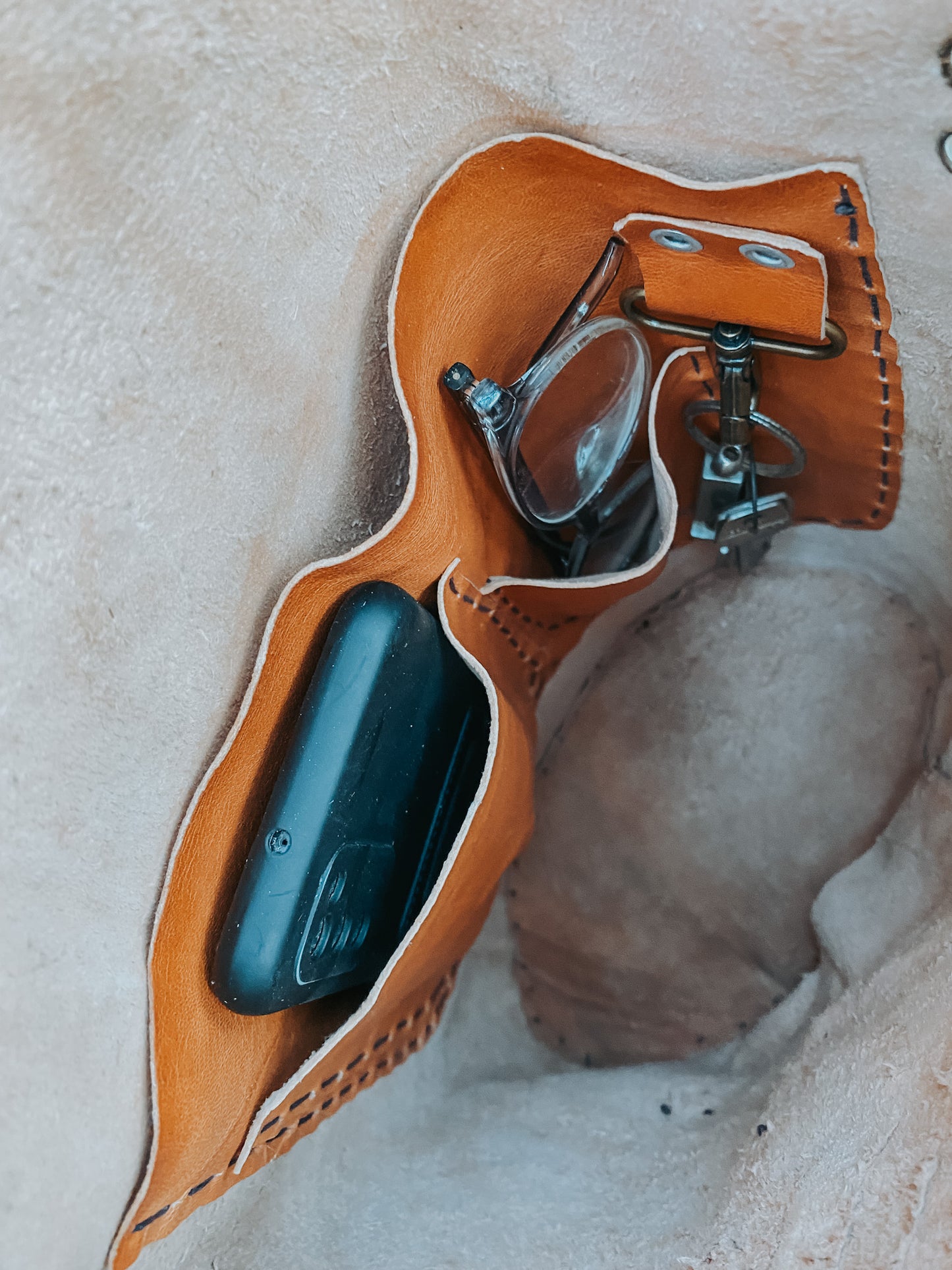 Bolsa de Couro com Pelos - Bolsos Personalizados