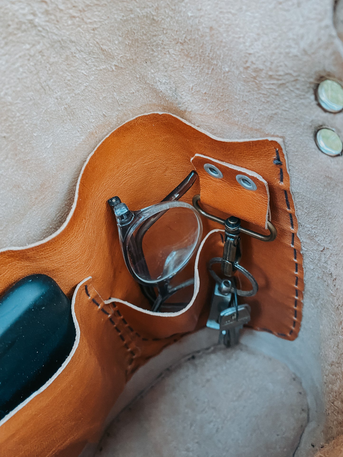 Bolsa de Couro com Pelos - Bolsos Personalizados