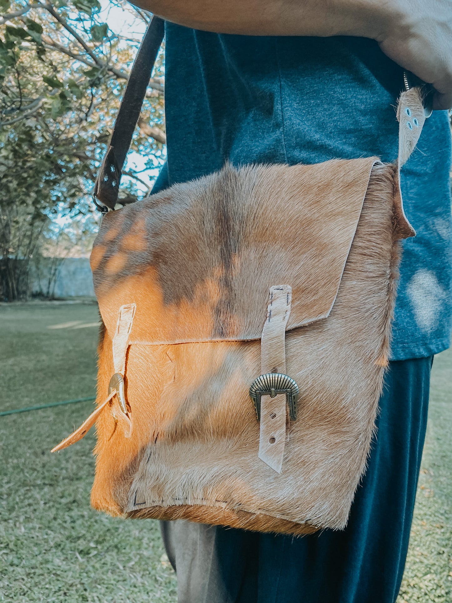 Bolsa de Couro com Pelos - Bolsos Personalizados