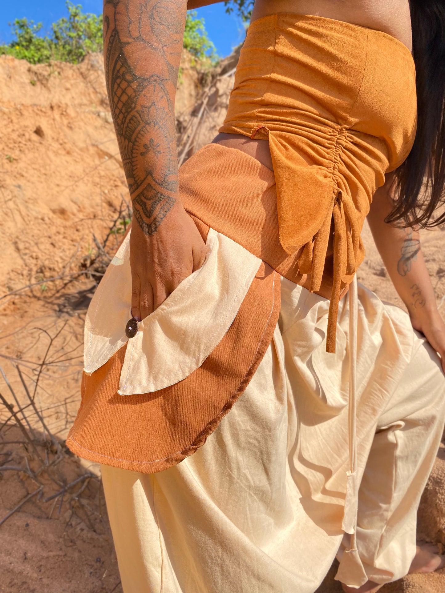 Om Trousers in Ecological Mesh - Beige with Earth