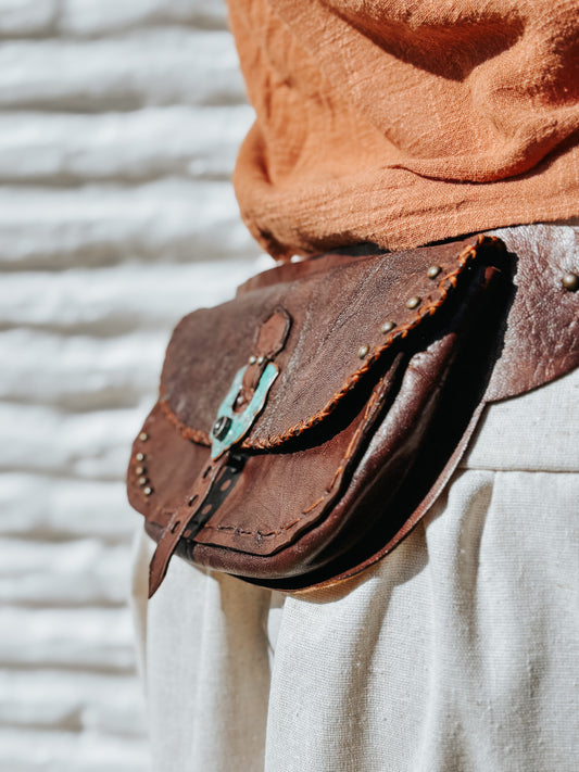 Cartucheira de Couro - Fivela em Prata com Labradorita