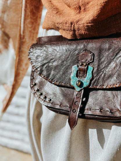 Cartucheira de Couro - Fivela em Prata com Labradorita