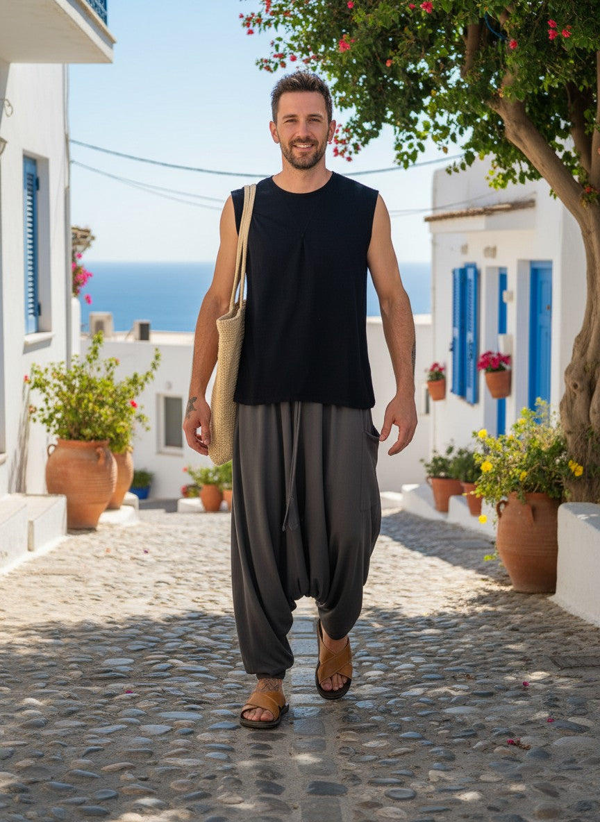 Calça Goa Chumbo em algodão penteado da Goa Nomads, com bolso lateral e cordão na cintura. Toque macio e caimento fluido.