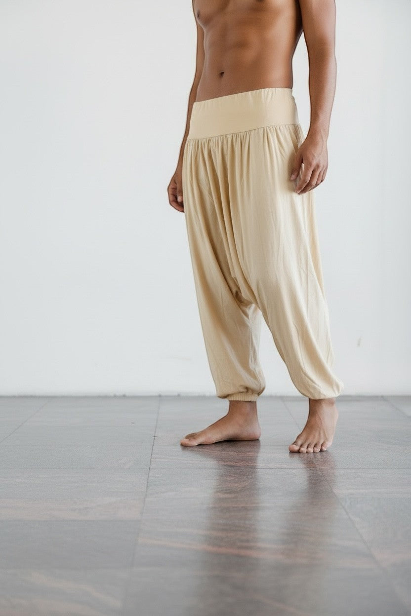 Calça Thai bege em algodão penteado da Goa Nomads, com cintura alta e modelagem solta, ideal para yoga e dia a dia.