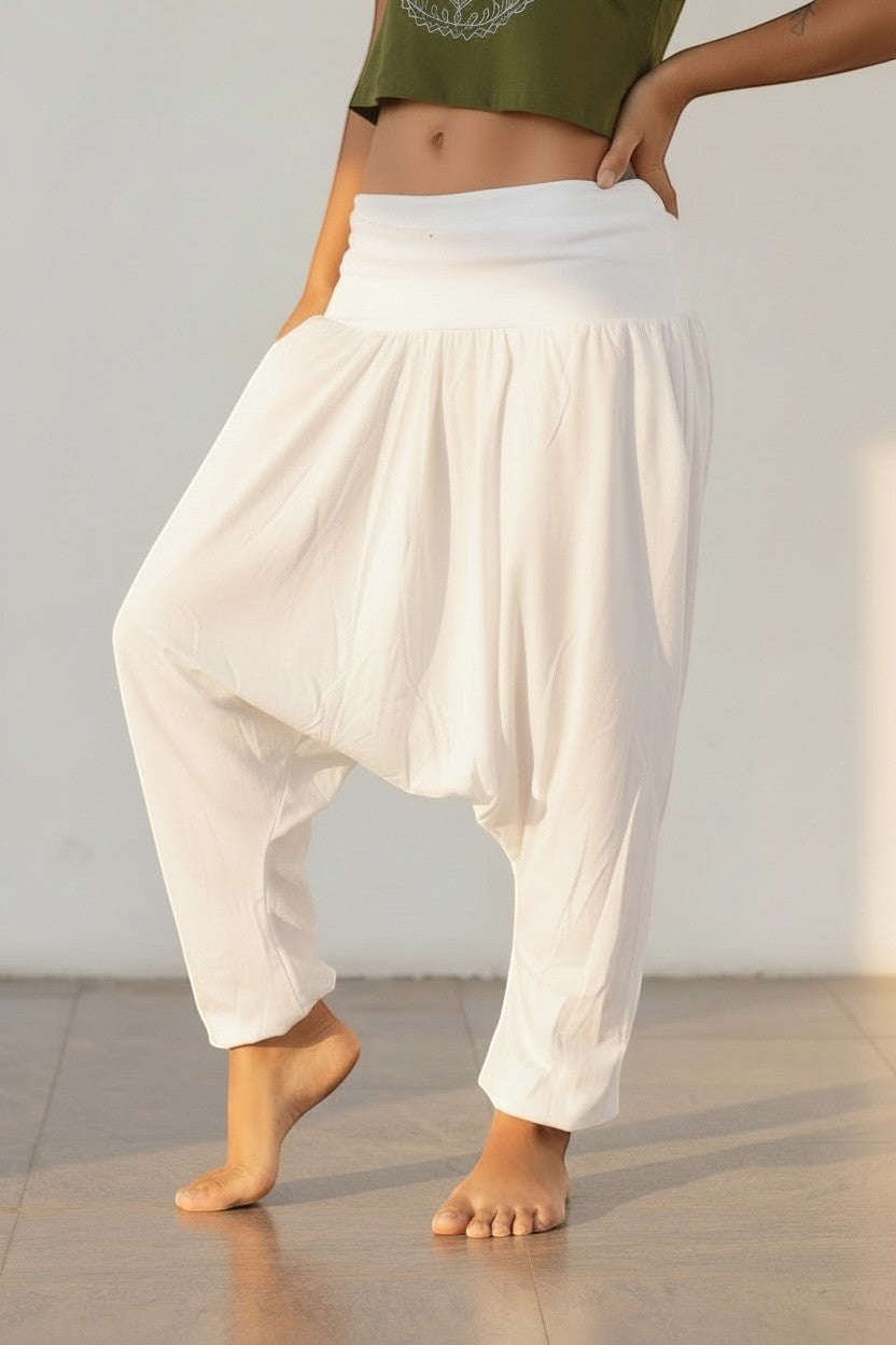 Calça Thai branca Goa Nomads em algodão, com cintura alta e modelagem solta, ideal para yoga e dia a dia.