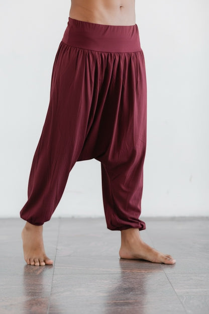 Calça Thai vinho em algodão penteado da Goa Nomads, com cintura alta e modelagem solta, ideal para yoga e dia a dia.