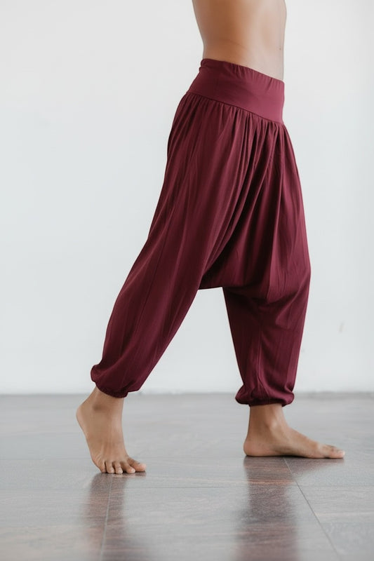 Calça Thai vinho em algodão penteado da Goa Nomads, com cintura alta e modelagem solta, ideal para yoga e dia a dia.