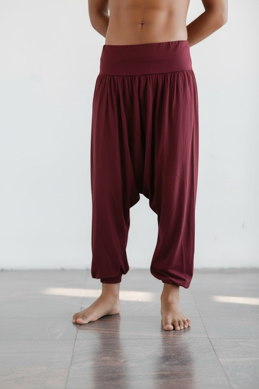 Calça Thai vinho em algodão penteado da Goa Nomads, com cintura alta e modelagem solta, ideal para yoga e dia a dia.