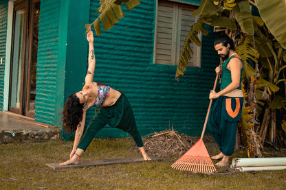Calça Om em Malha Ecológica - Azul Marinho com Bolso em Couro