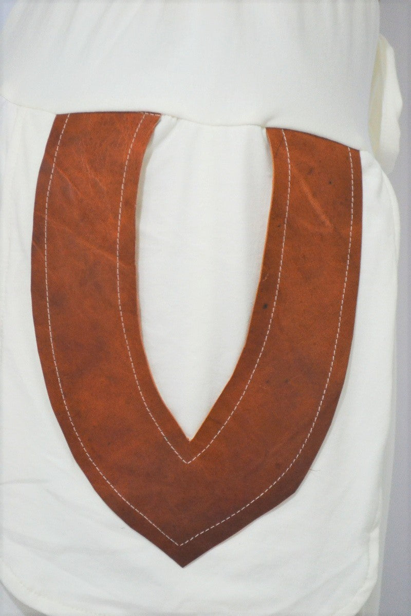 Calça Om - Branca com Bolso em Couro